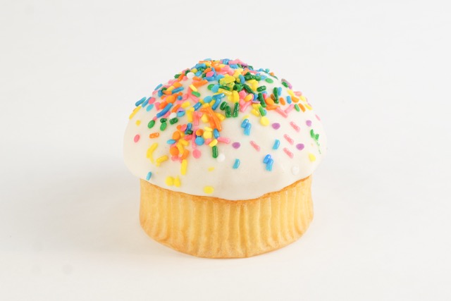 Vanilla Cupcake with Sprinkles - Individually Wrapped - 6pk